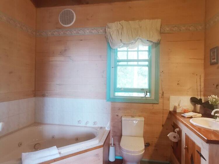 1 Bedroom Penthouse Apartment, The Goat And Goose Bed & Breakfast