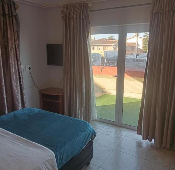 اتاق خانوادگی, Andrienne Lodge Cape Town