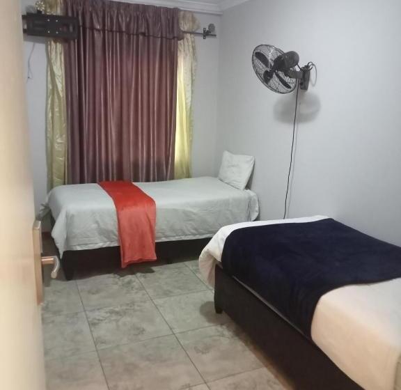 اتاق خانوادگی, Andrienne Lodge Cape Town
