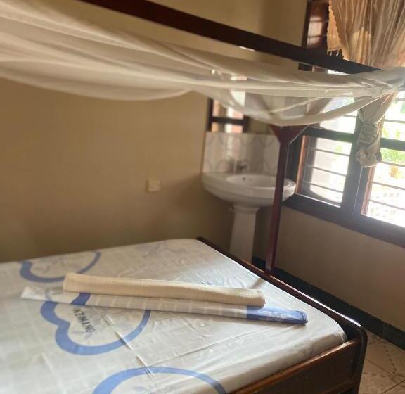 اتاق استاندارد یک نفره, Nzimano Hostel