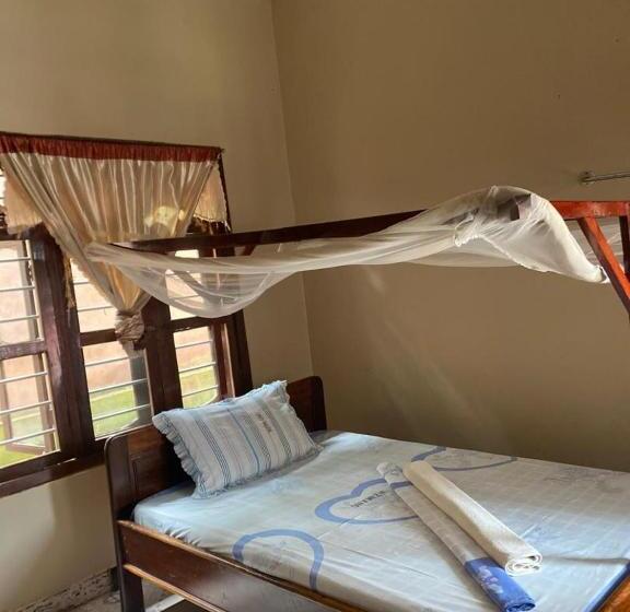 اتاق استاندارد یک نفره, Nzimano Hostel