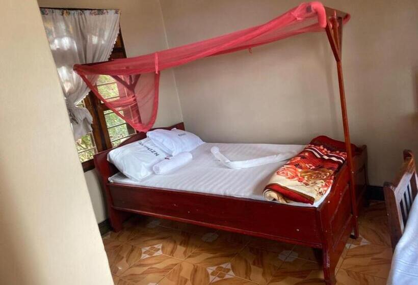 اتاق استاندارد با چشم‌انداز دریاچه, Nzimano Hostel