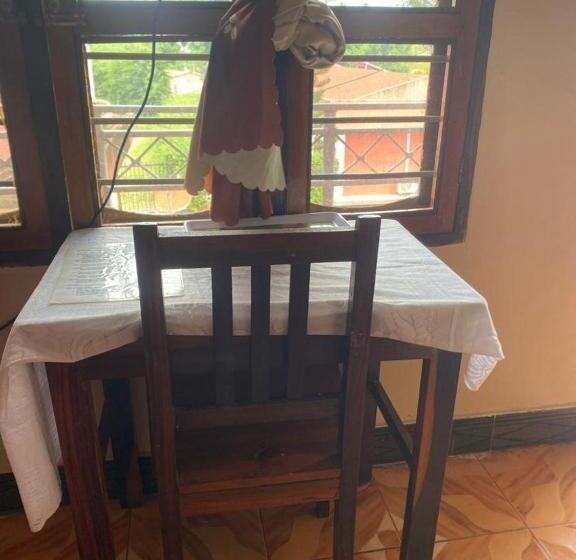 اتاق استاندارد با چشم‌انداز دریاچه, Nzimano Hostel