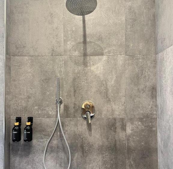 اتاق پریمیوم چهارنفره, Pb Suites