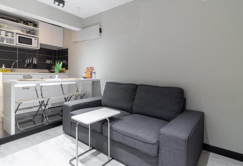 سوییت با چشم‌انداز باغ, Alex Suites Lara