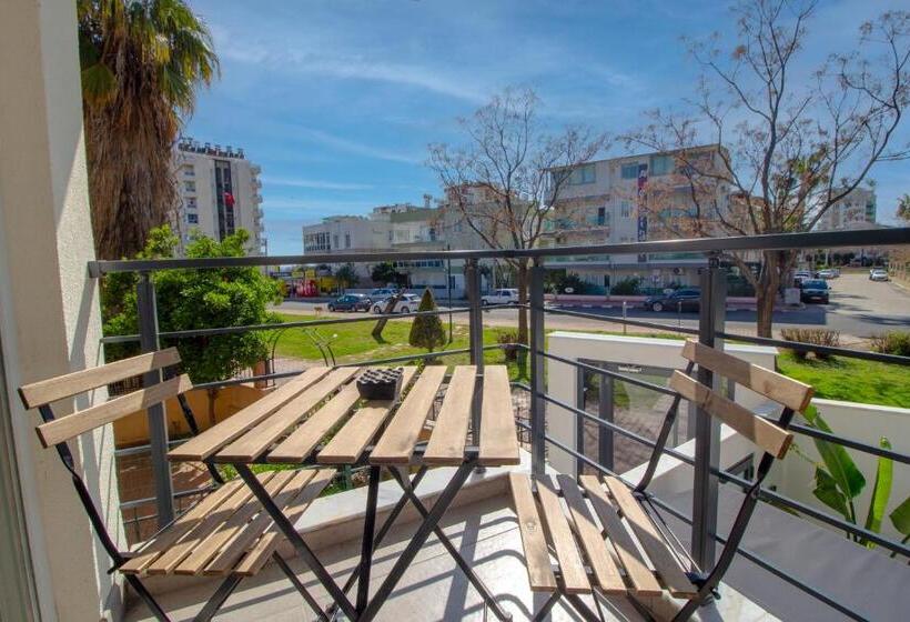 سوییت خانوادگی, Alex Suites Lara