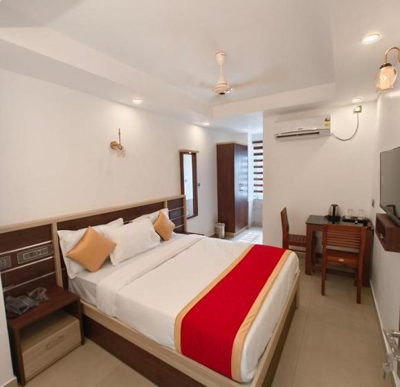 اتاق لوکس, Paul Residency