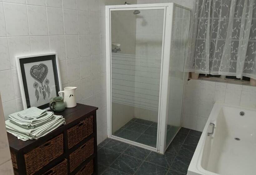 اتاق استاندارد, 161 Blenheim Rd