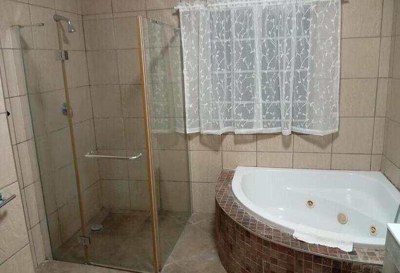 اتاق استاندارد, 161 Blenheim Rd