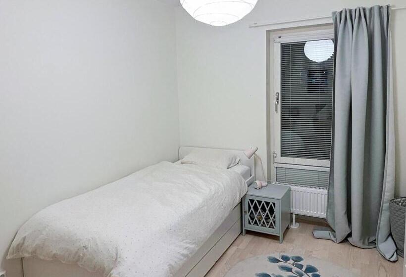 اتاق استاندارد, Room In Guest Room   Guest Room   5 Min Walk Eurovision Hyllie