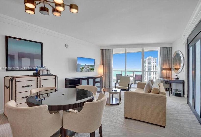 سوییت جونیور با چشم‌انداز دریا, Fontainebleau Miami Beach