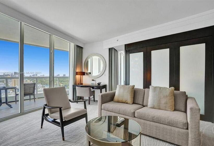 سوییت جونیور با چشم‌انداز دریا, Fontainebleau Miami Beach