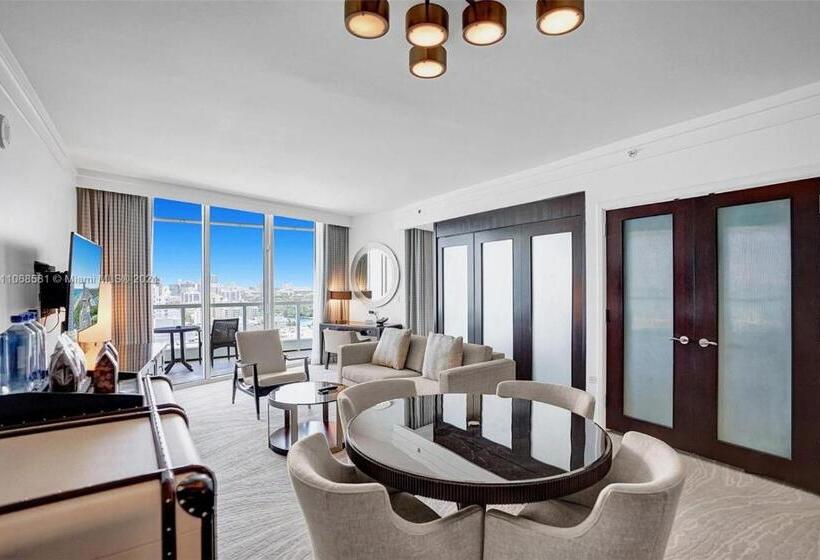 سوییت جونیور با چشم‌انداز دریا, Fontainebleau Miami Beach