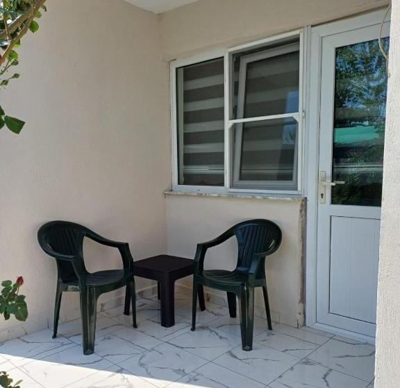 اتاق استاندارد سه نفره, Olive