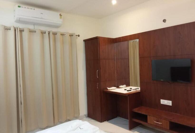 اتاق اجرایی سه نفره, The Amur Falcon Inn & Resorts