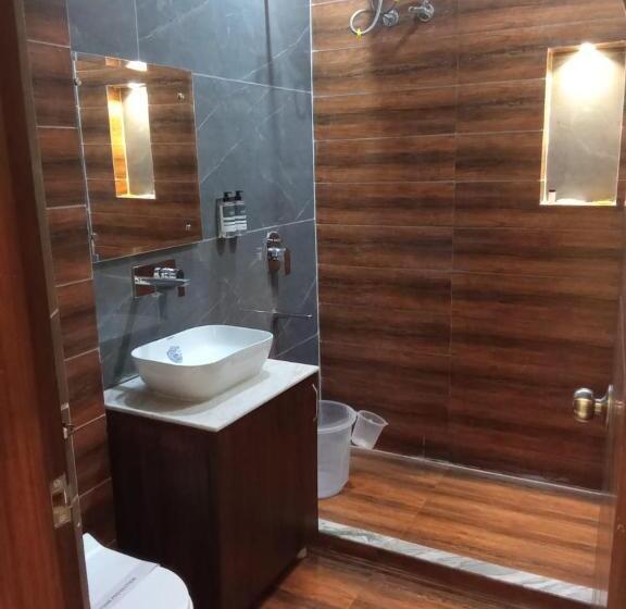 اتاق لوکس چهار تخته, The Amur Falcon Inn & Resorts