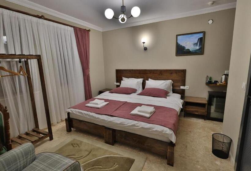 اتاق لوکس با بالکن, Yellow Stone House