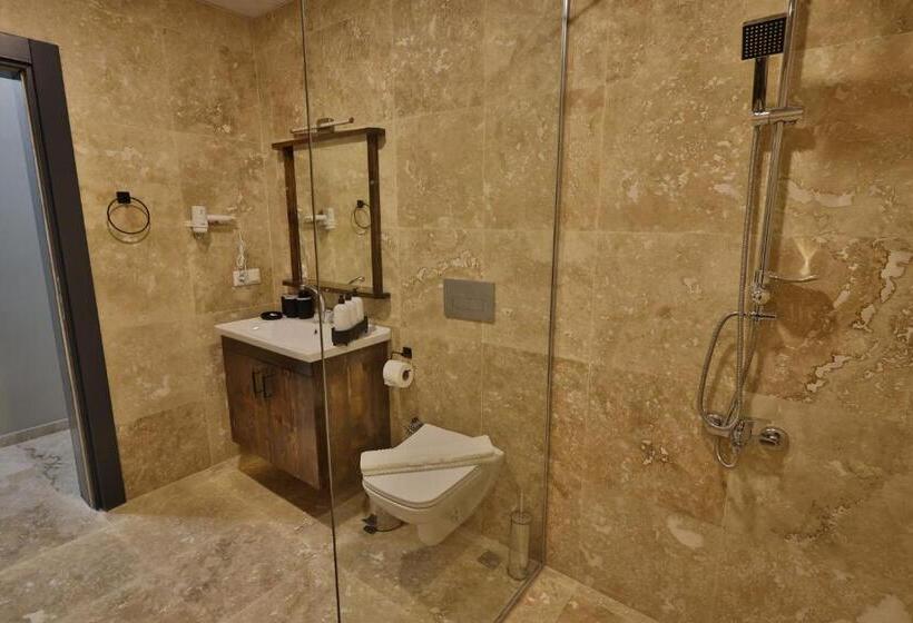 اتاق سوپریور, Yellow Stone House