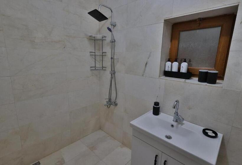 اتاق استاندارد با وان آب گرم, Yellow Stone House