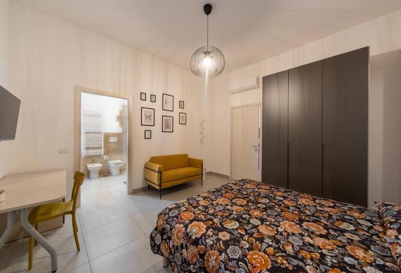 اتاق استاندارد, Lucy’s House