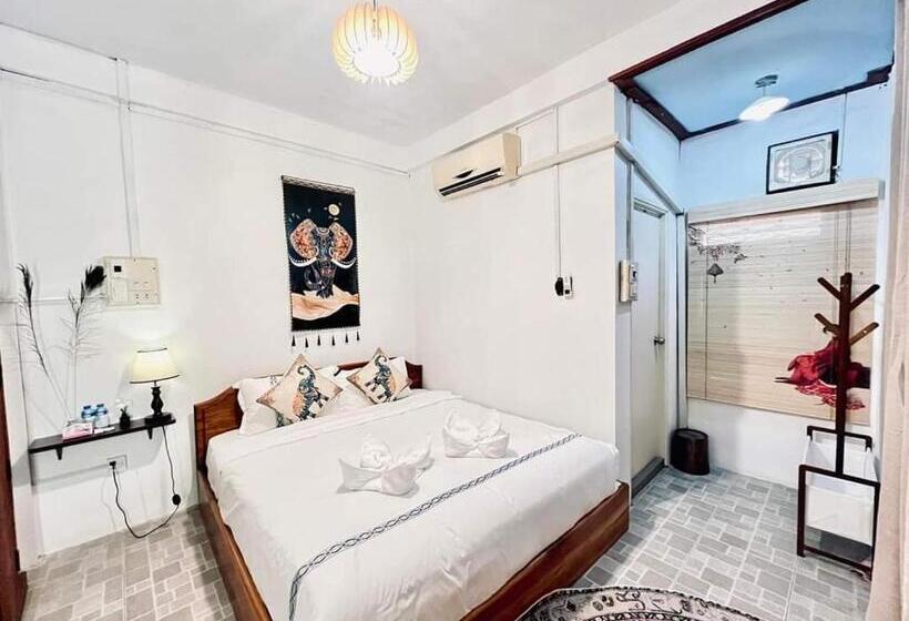 اتاق استاندارد, Vangvieng Pool House