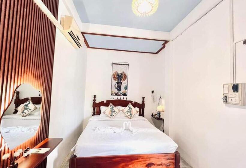 اتاق استاندارد, Vangvieng Pool House