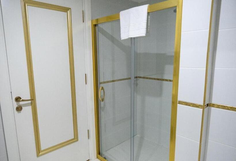 سوییت جونیور با چشم‌انداز دریا, Si Hotel&spa