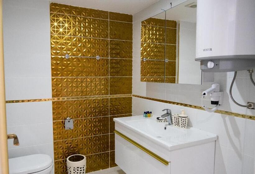 سوییت جونیور با چشم‌انداز دریا, Si Hotel&spa