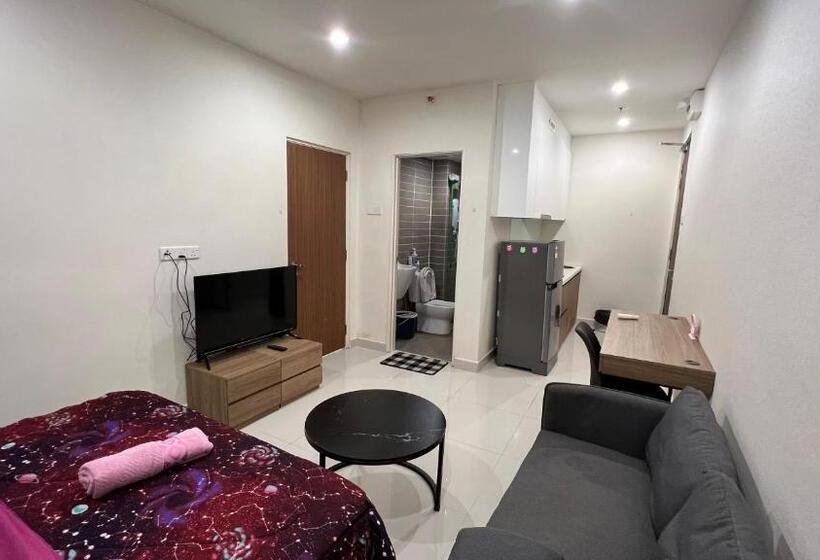 استودیوی استاندارد, Chor’s Homestay