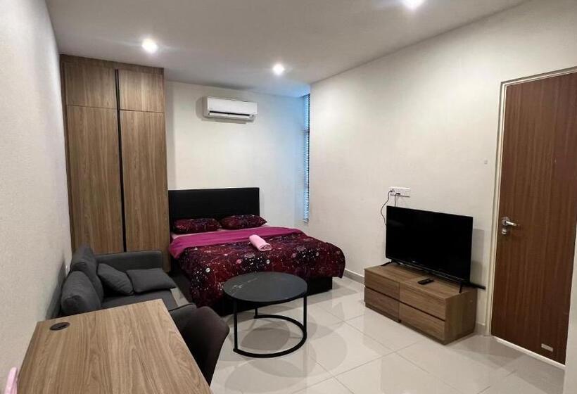 استودیوی استاندارد, Chor’s Homestay