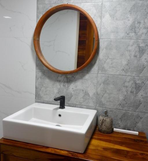 اتاق لوکس با تخت بزرگ, Sedari Dini Bali