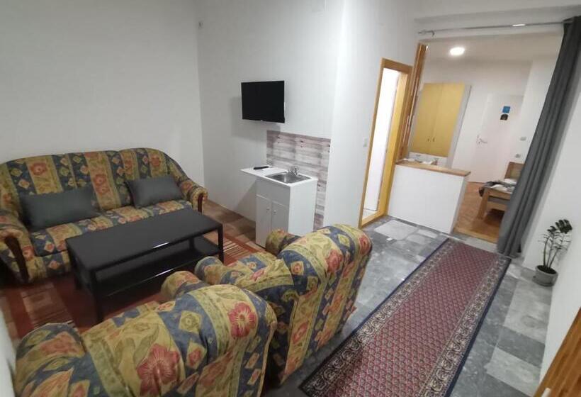 اتاق استاندارد سه نفره, V&u Sobe