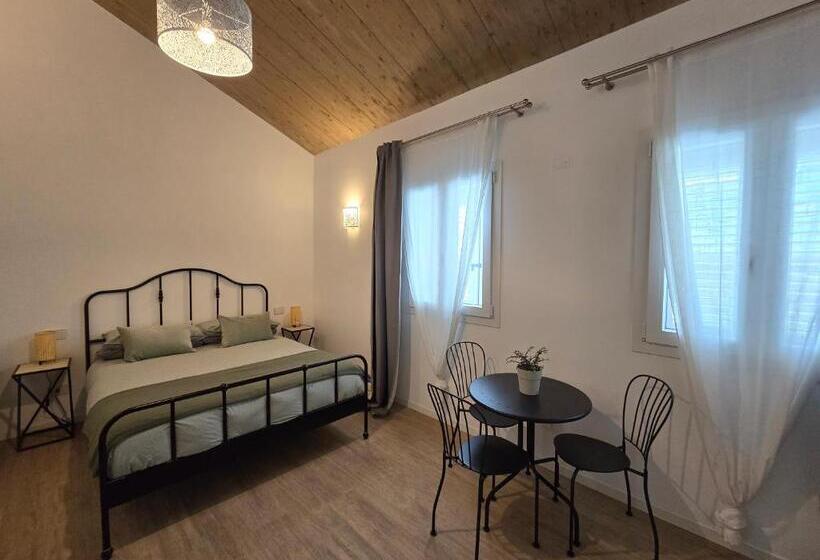 اتاق استاندارد سه نفره, Tre Lati B&b