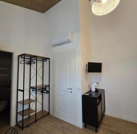 اتاق استاندارد سه نفره, Tre Lati B&b