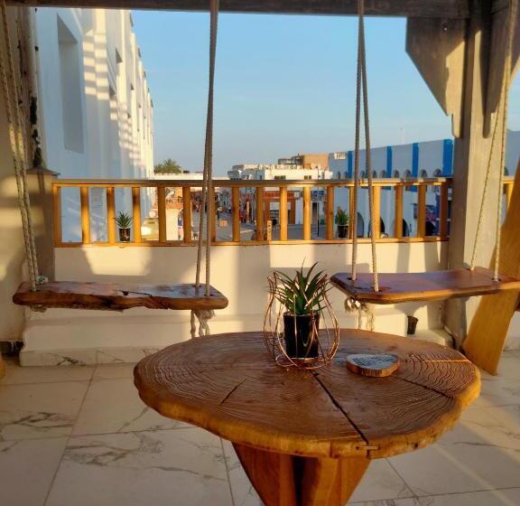 استودیوی استاندارد, Las Vegas House Dahab