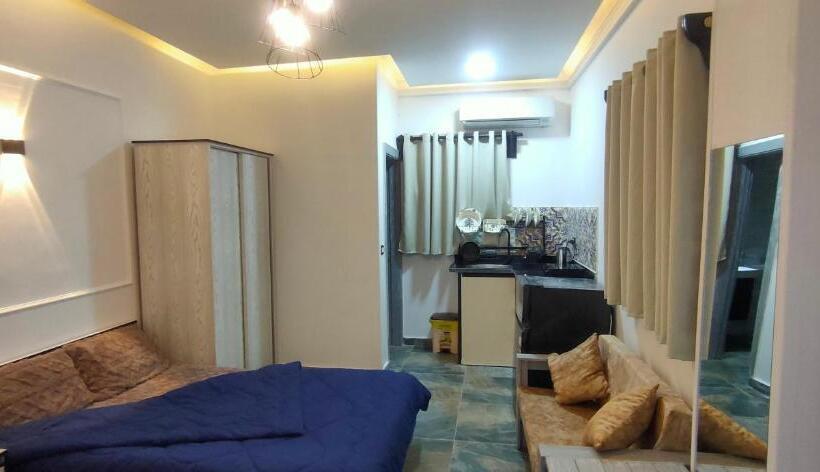 استودیوی استاندارد, Las Vegas House Dahab
