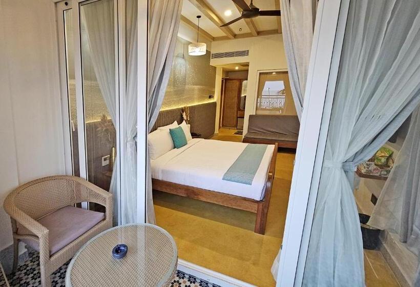 سوییت با چشم‌انداز دریا, Sea Gadabout   Seaside Stays