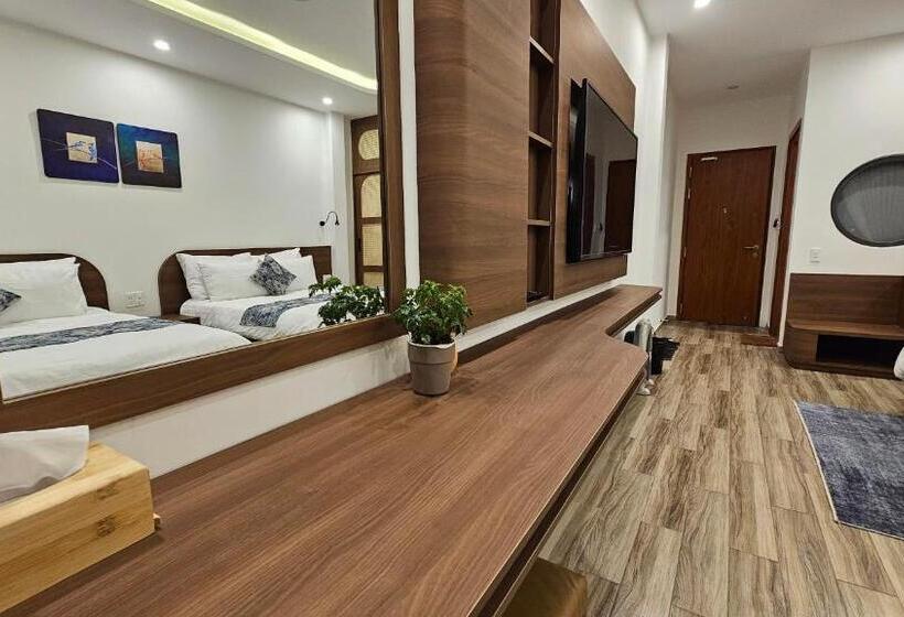 اتاق لوکس, Lộc Nguyên