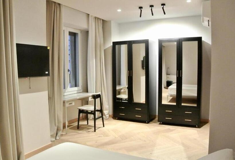 اتاق لوکس با بالکن, The Old Palace  Luxury Suites Signoria