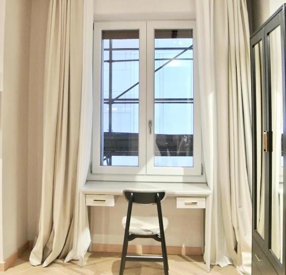 اتاق لوکس با بالکن, The Old Palace  Luxury Suites Signoria