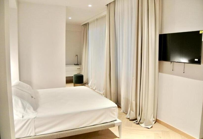 اتاق لوکس با بالکن, The Old Palace  Luxury Suites Signoria