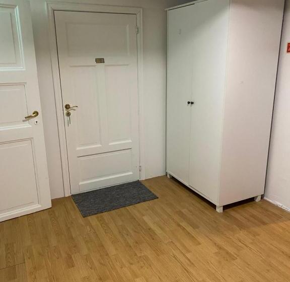 اتاق استاندارد با سرویس بهداشتی مشترک, Herregårdshuset As