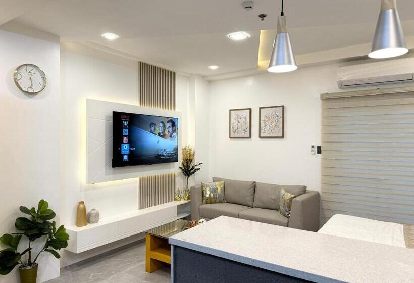 استودیو استاندارد با بالکن, Luxury Suite Near Clark International Airport