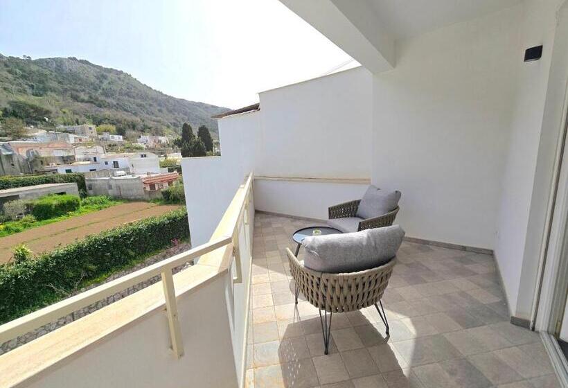 اتاق استاندارد, A&a Rooms