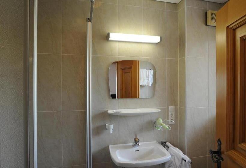 اتاق استاندارد سه تخته با بالکن, B&b Hotel Heidi