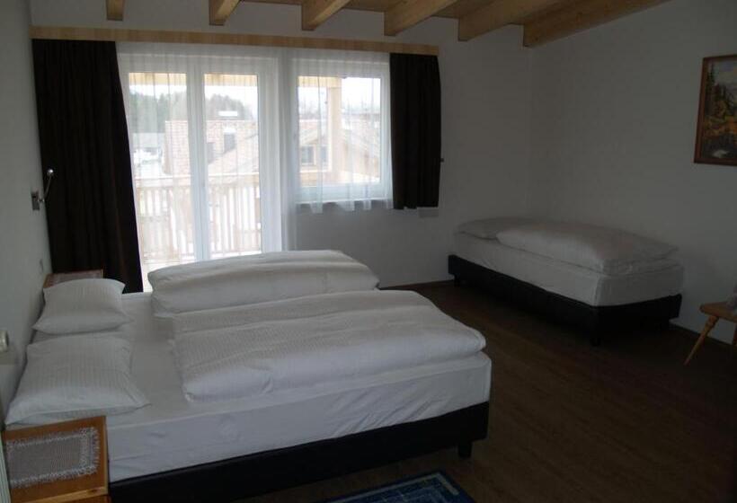 اتاق استاندارد سه تخته با بالکن, B&b Hotel Heidi