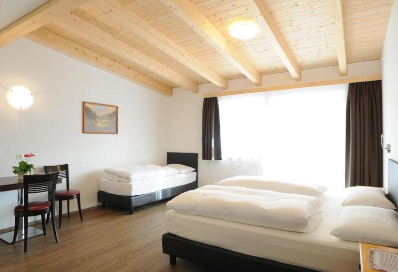 اتاق استاندارد سه تخته با بالکن, B&b Hotel Heidi
