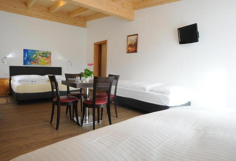 اتاق استاندارد چهارنفره با بالکن, B&b Hotel Heidi