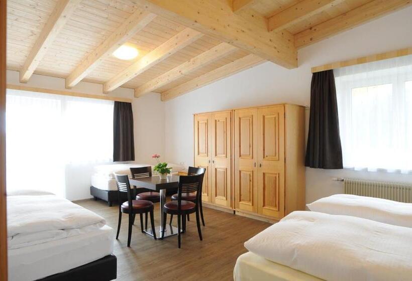 اتاق استاندارد چهارنفره با بالکن, B&b Hotel Heidi