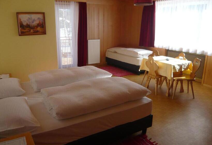 اتاق استاندارد چهارنفره با بالکن, B&b Hotel Heidi